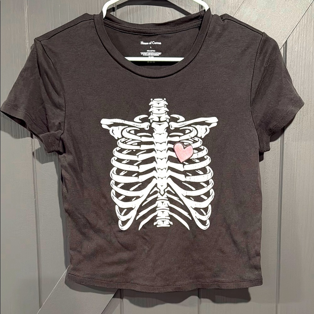 NWOT Cropped Tee - skeleton